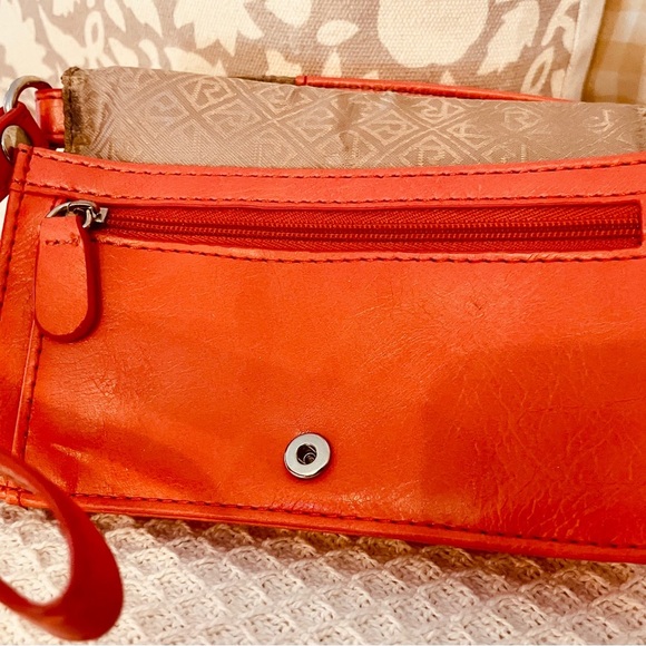 Relic Orange Clutch‎ with Wristlet and Zipper Closure - Picture 4 of 4